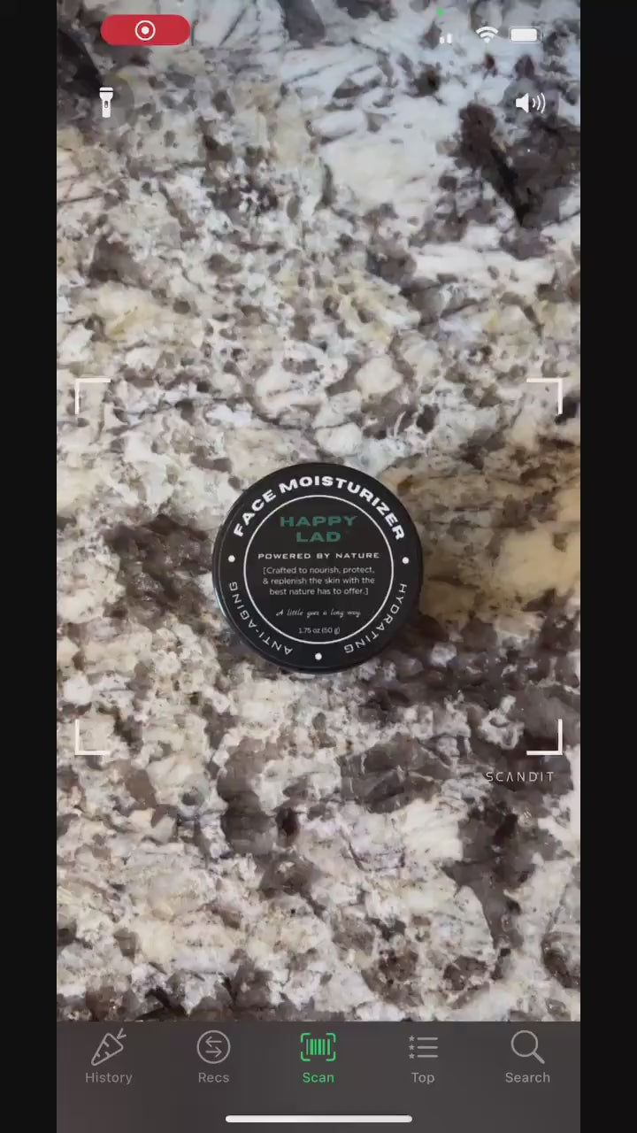 Video of Yuka scanning Happy Lad’s natural face moisturizer for men, rated 100/100 “Excellent,” highlighting it is anti-aging, hydrating, and free of harmful ingredients.